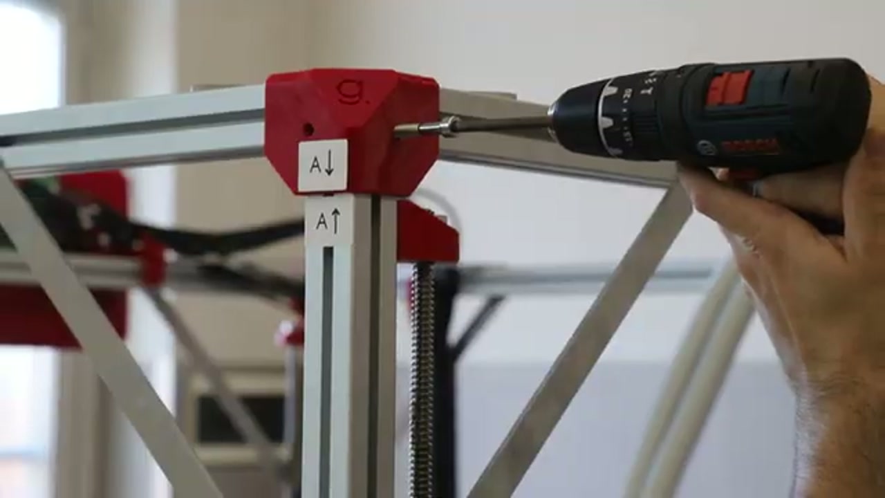 Z column labeling on the aluminum profile — arrows indicating travel direction