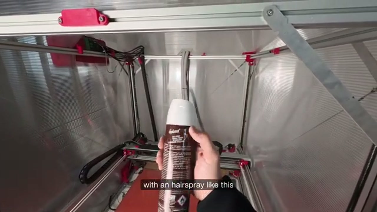Applying hairspray to the glass bed for PLA printing