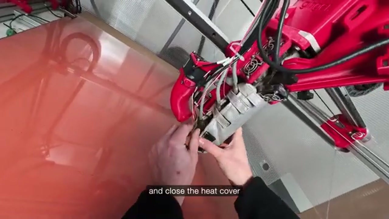Closing the heat cover around the barrel